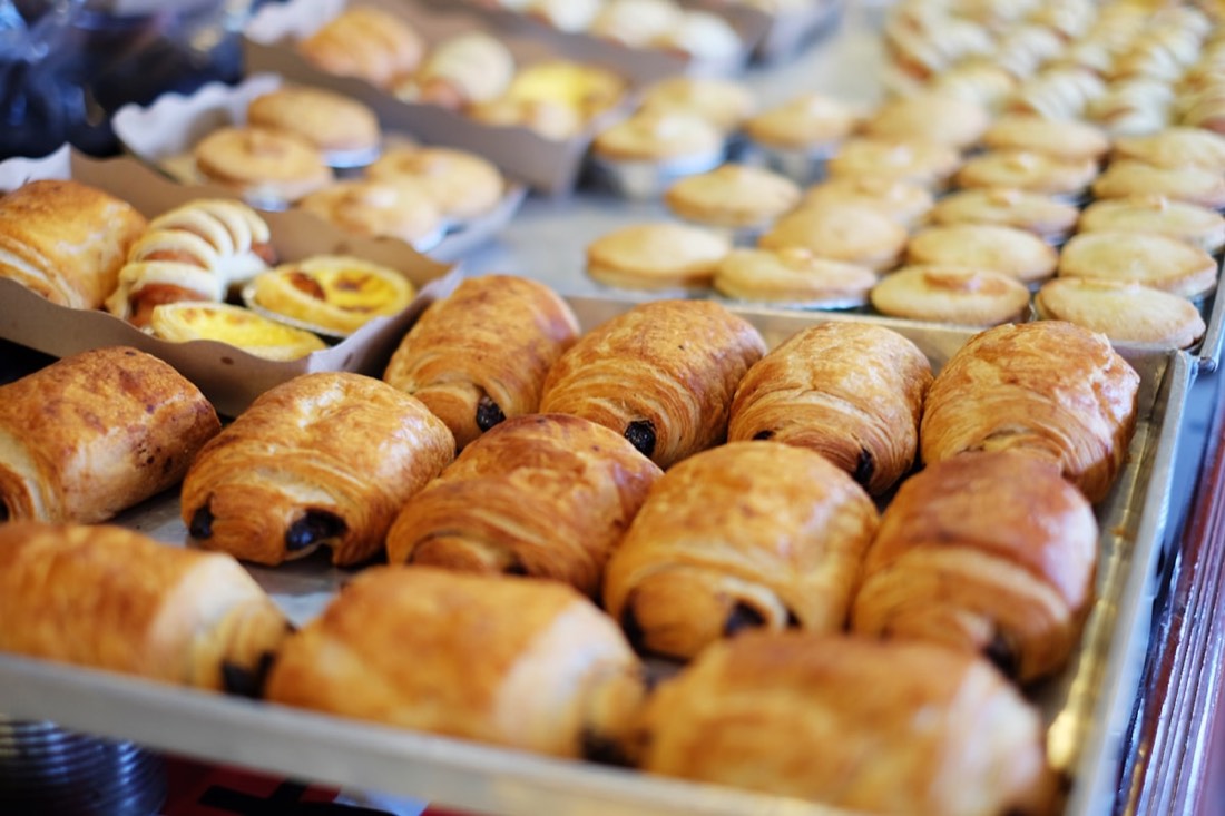 Fresh Schmalznudel pastries at a Munich café